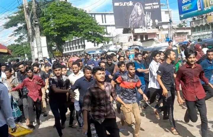 কোটা সংস্কার আন্দোলনে উত্তাল চাঁদপুরের শিক্ষার্থীরা