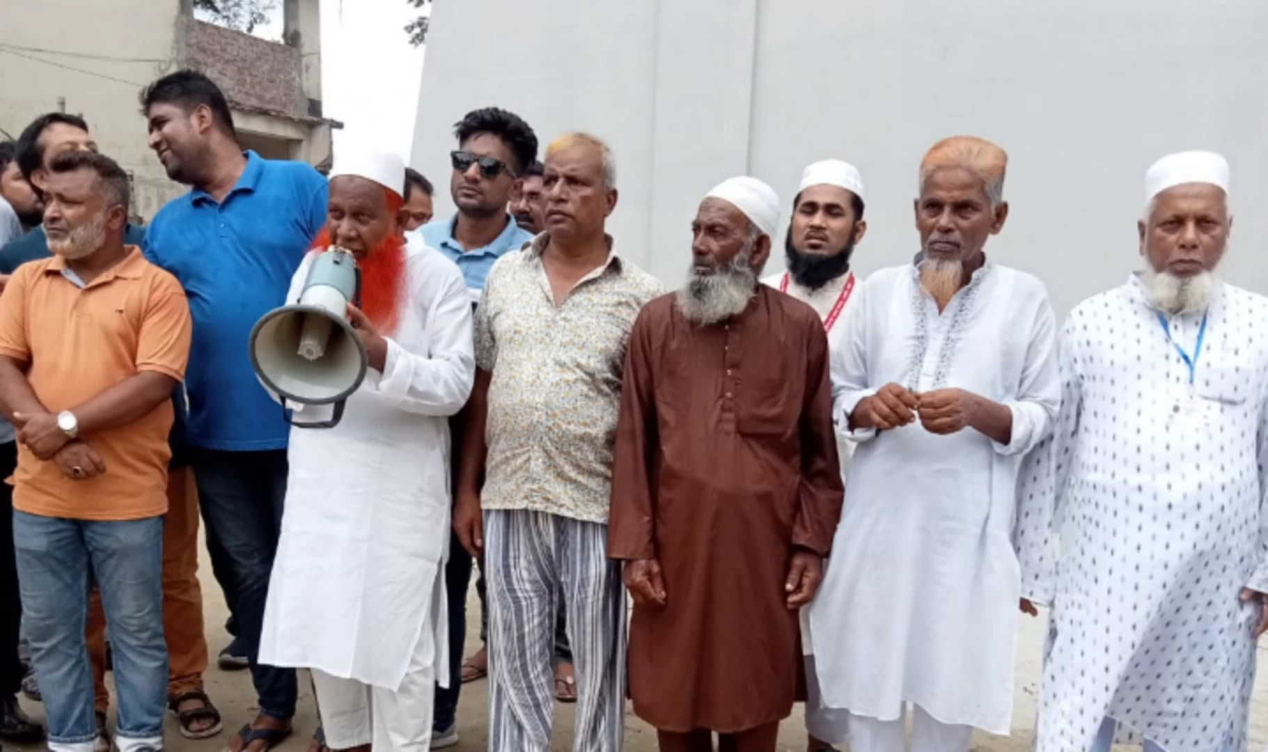 ভাঙ্গায় বীরমুক্তিযোদ্ধা ও সন্তানদের মানববন্ধন