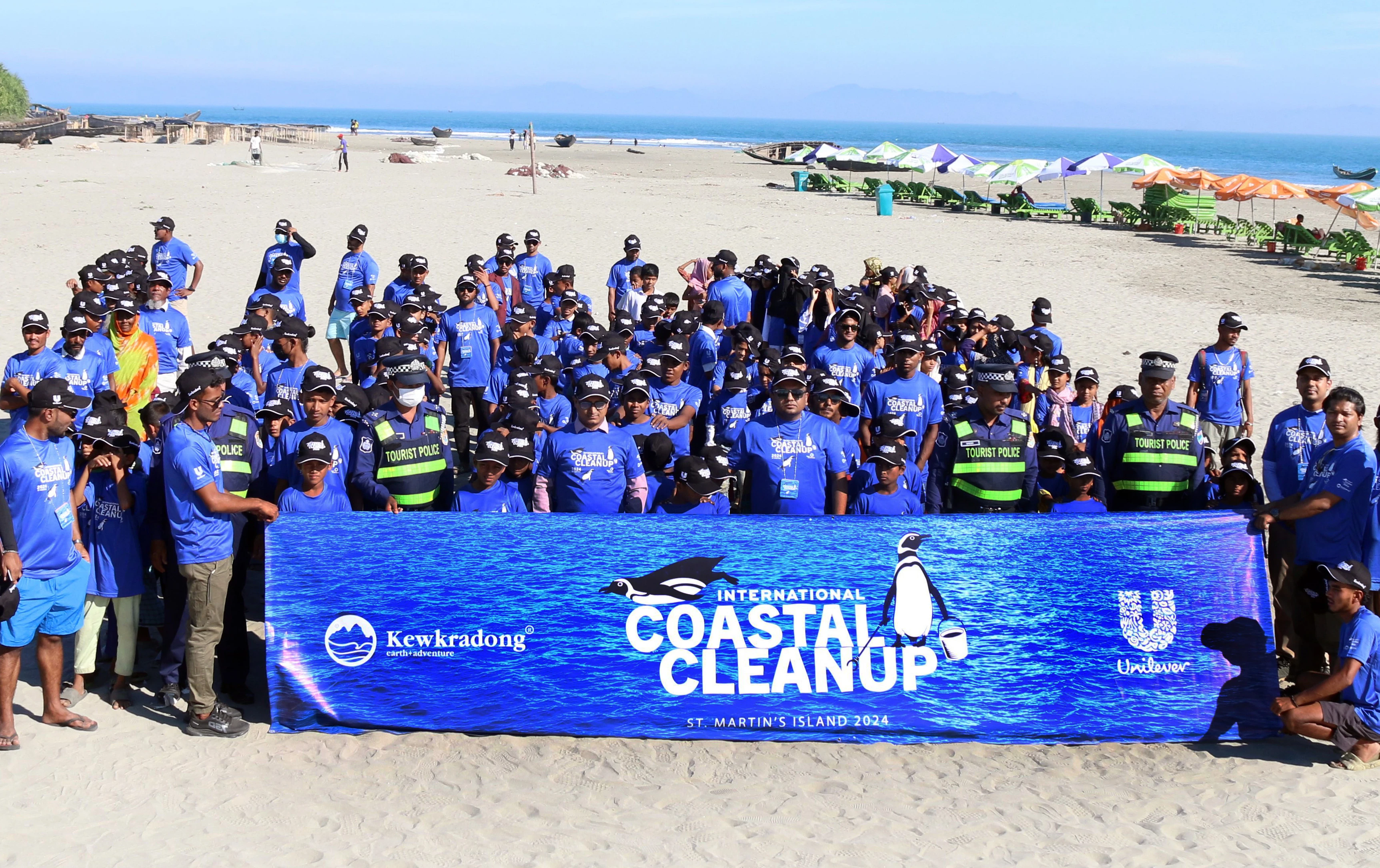 “ইউনিলিভার বাংলাদেশ ও কেওক্রাডং বাংলাদেশ এর উদ্যোগে সেন্ট মার্টিন দ্বীপে হলো ‘কোস্টাল ক্লিনআপ’”