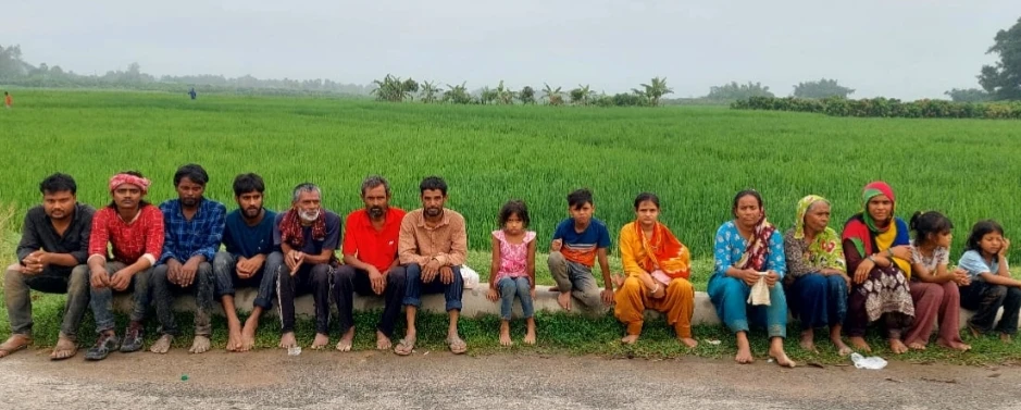 নওগাঁর পত্নীতলা ব্যাটালিয়ন ১৬ জনকে উদ্ধার করেছে
